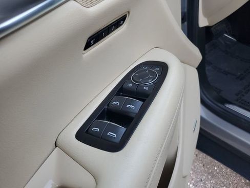 Used 2018 Cadillac XT5 Luxury w/ Driver Awareness Package image 17