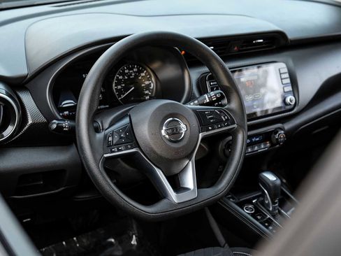 Used 2021 Nissan Kicks SV image 15