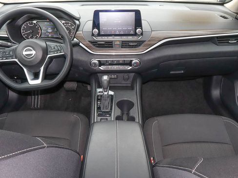 Used 2025 Nissan Altima 2.5 SV AWD/4WD image 10