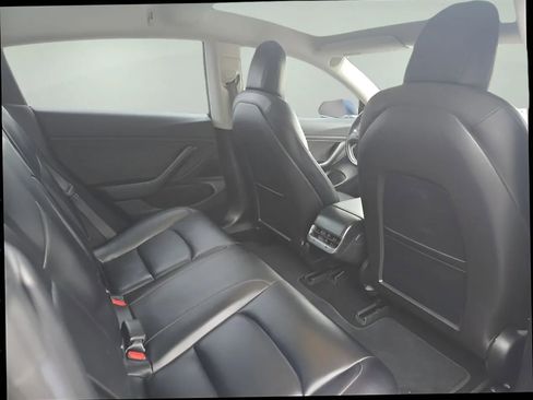 Used 2018 Tesla Model 3 Long Range image 16