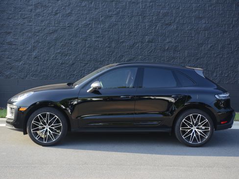 Certified 2026 Porsche Macan Turbo AWD/4WD image 2