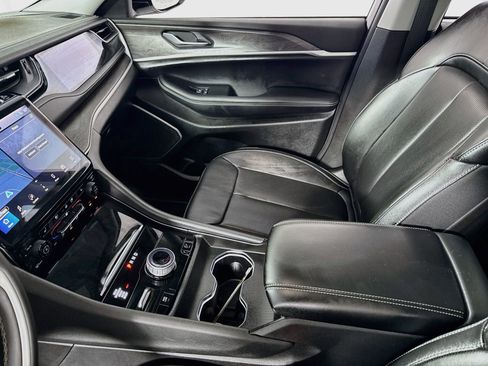 Used 2023 Jeep Grand Cherokee 4WD 4xe w/ Luxury Tech Group II image 25