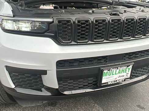 Used 2024 Jeep Grand Cherokee L Laredo image 11