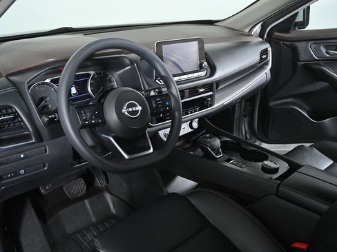 Certified 2023 Nissan Rogue SV image 12