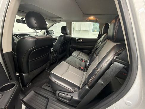 Used 2020 Nissan Pathfinder SL AWD/4WD image 12