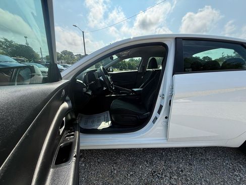 Used 2021 Hyundai Elantra SEL FWD image 15