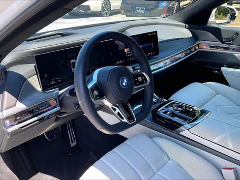 Used 2025 BMW 750e xDrive w/ Executive Package AWD/4WD image 17