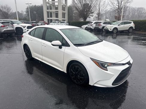 Used 2025 Toyota Corolla LE image 3