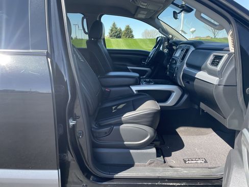 Used 2017 Nissan Titan PRO-4X AWD/4WD image 26