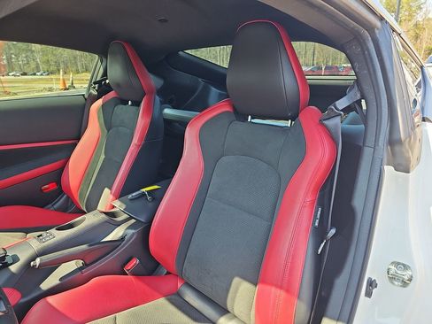 Used 2025 Nissan Z Performance w/ Floor Mat Package image 17