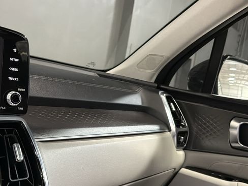 Used 2023 Kia Sorento SX Prestige w/ Panoramic Sunroof Package AWD/4WD image 18
