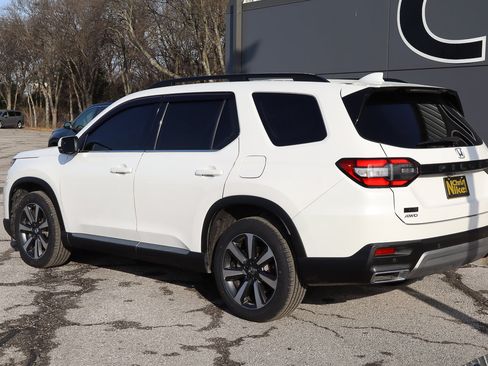 Used 2024 Honda Pilot Touring image 6