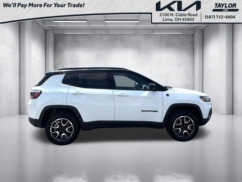 Used 2025 Jeep Compass Trailhawk AWD/4WD image 17