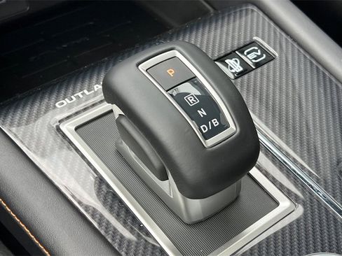 New 2025 Mitsubishi Outlander SEL image 23