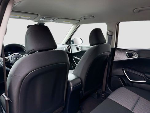 Used 2025 Kia Soul LX FWD image 6