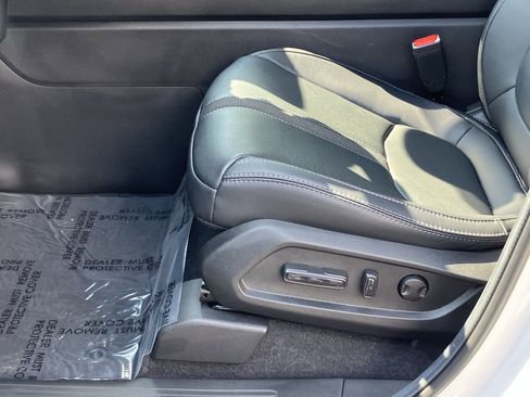 Used 2025 Honda Pilot EX-L image 17