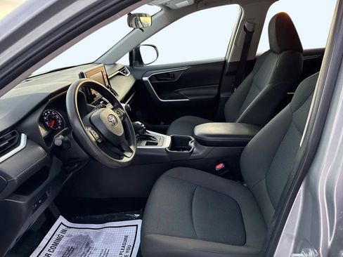 Used 2022 Toyota RAV4 LE image 12