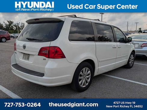 Used 2012 Volkswagen Routan SE FWD image 2