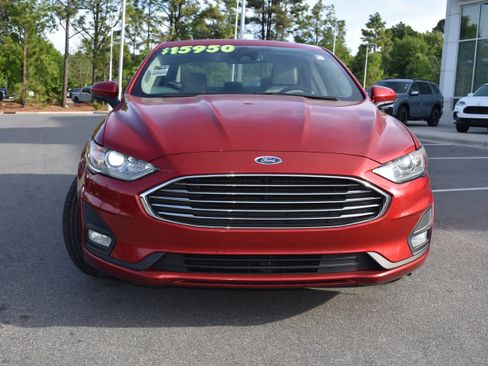 Used 2020 Ford Fusion SE w/ Equipment Group 151A FWD image 4