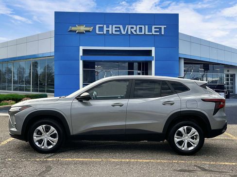 Certified 2024 Chevrolet Trax LS image 2