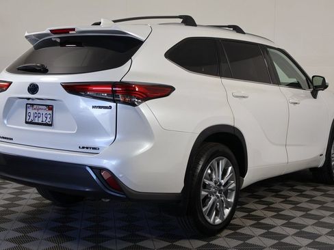 Used 2023 Toyota Highlander Limited AWD/4WD image 4
