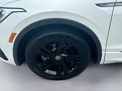 Certified 2023 Volkswagen Tiguan SE R-Line FWD image 36