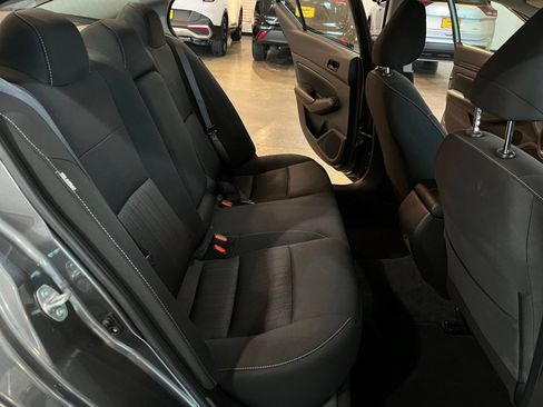 Used 2025 Nissan Altima 2.5 SV FWD image 36
