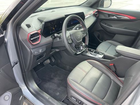 Used 2025 Chevrolet TrailBlazer RS w/ Convenience Package image 13