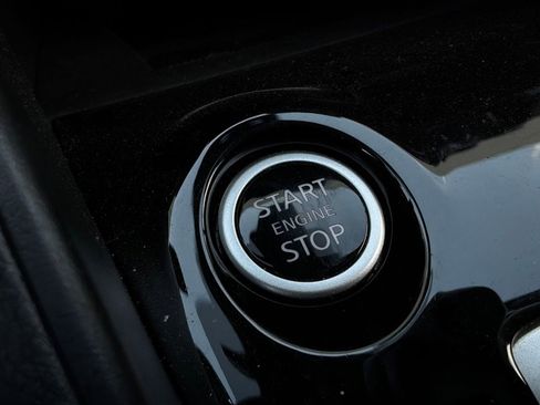 Used 2025 Nissan Versa SV FWD image 22