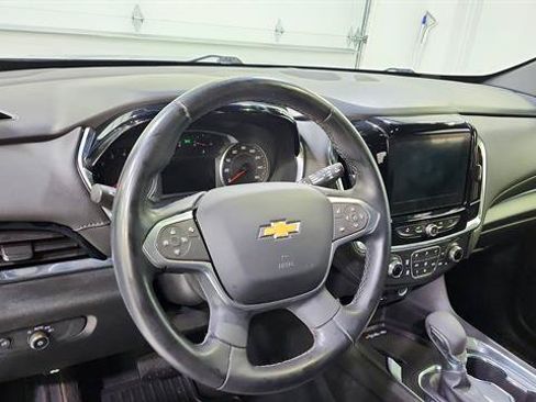 Used 2023 Chevrolet Traverse LT FWD image 18