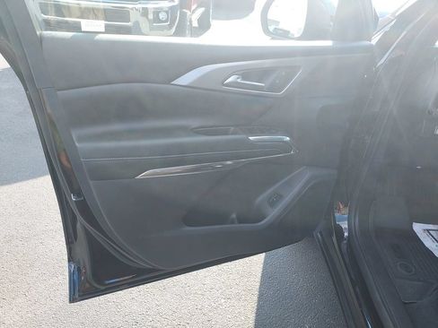 Used 2025 Chevrolet Traverse LT w/ Driver Confidence Package AWD/4WD image 12