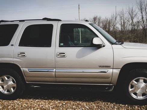 Used 2004 GMC Yukon SLT w/ 1SD Preferred Equipment Group image 13