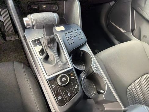 Used 2025 Kia Sportage LX FWD image 25