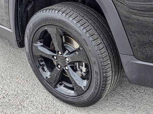 Used 2025 Jeep Grand Cherokee L Limited w/ Luxury Tech Group II AWD/4WD image 9