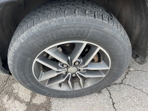 Used 2017 Jeep Grand Cherokee Limited AWD/4WD image 8