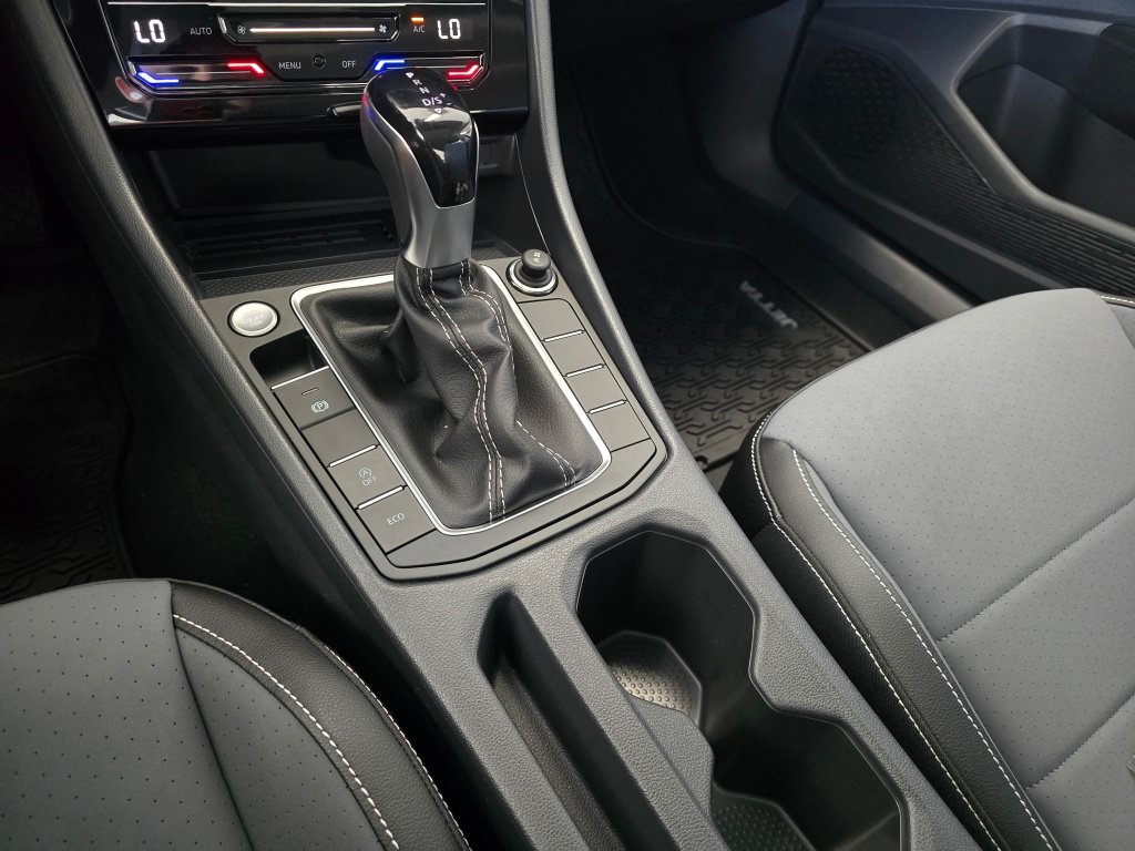 New 2026 Volkswagen Jetta SE FWD image 31