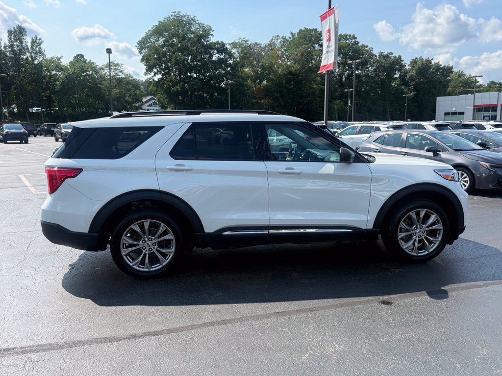 Used 2023 Ford Explorer XLT w/ Equipment Group 202A AWD/4WD image 9