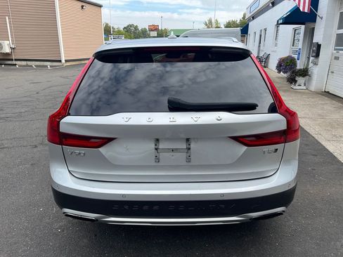 Used 2018 Volvo V90 T5 Cross Country w/ Convenience Package image 23