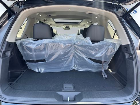 New 2025 Honda Pilot Touring image 7