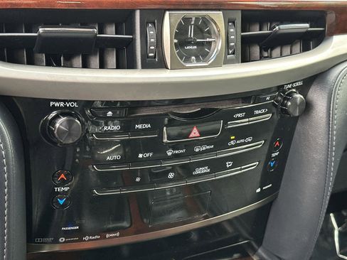 Used 2019 Lexus LX 570 4WD image 28