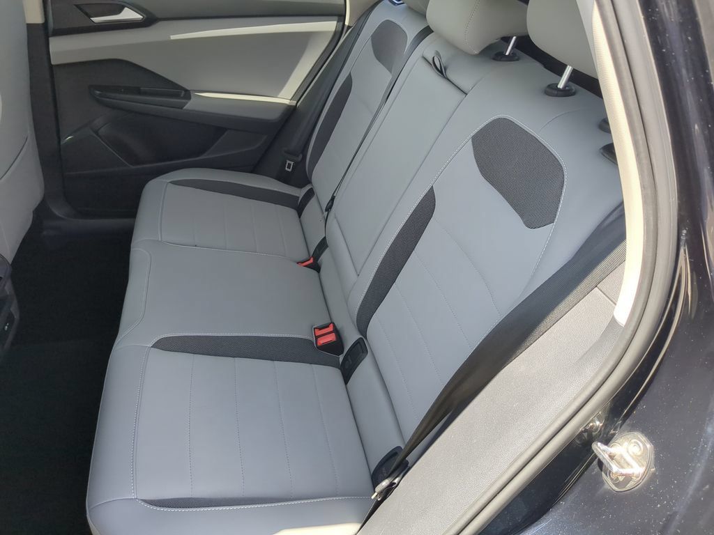 Certified 2022 Volkswagen Taos SE FWD image 17