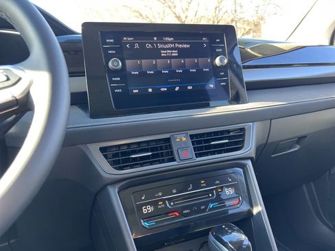 Used 2025 Volkswagen Taos SE image 20