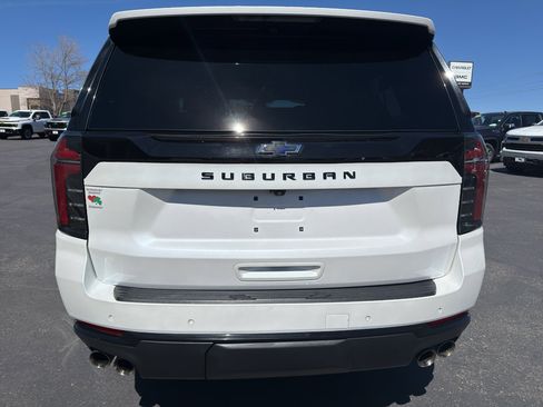 Used 2025 Chevrolet Suburban Z71 image 8