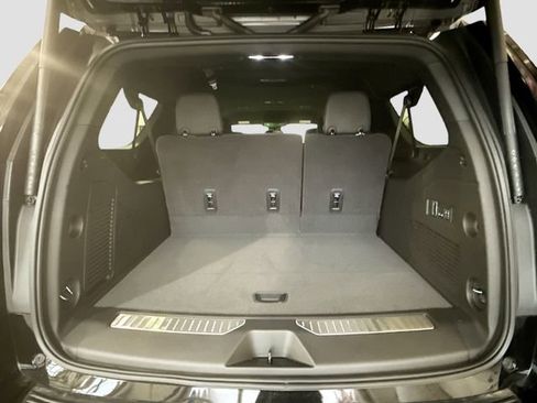 New 2025 Chevrolet Suburban Premier image 28