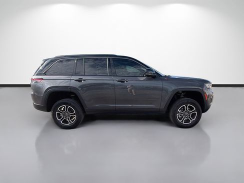 Used 2022 Jeep Grand Cherokee Trailhawk AWD/4WD image 2