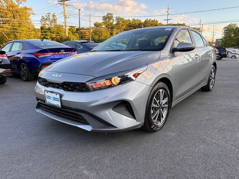 Used 2023 Kia Forte LXS w/ LXS Technology Package FWD image 3
