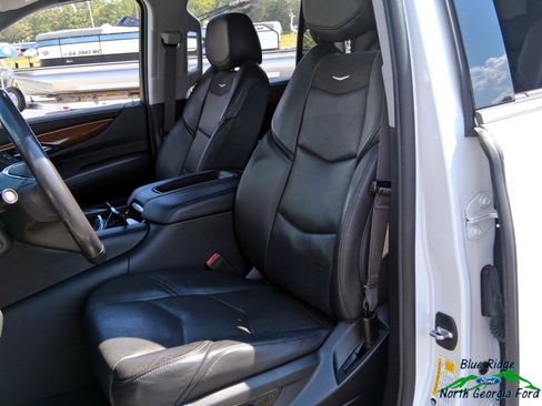 Used 2020 Cadillac Escalade Luxury image 11