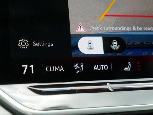 Certified 2025 Volkswagen Tiguan SE AWD/4WD image 30