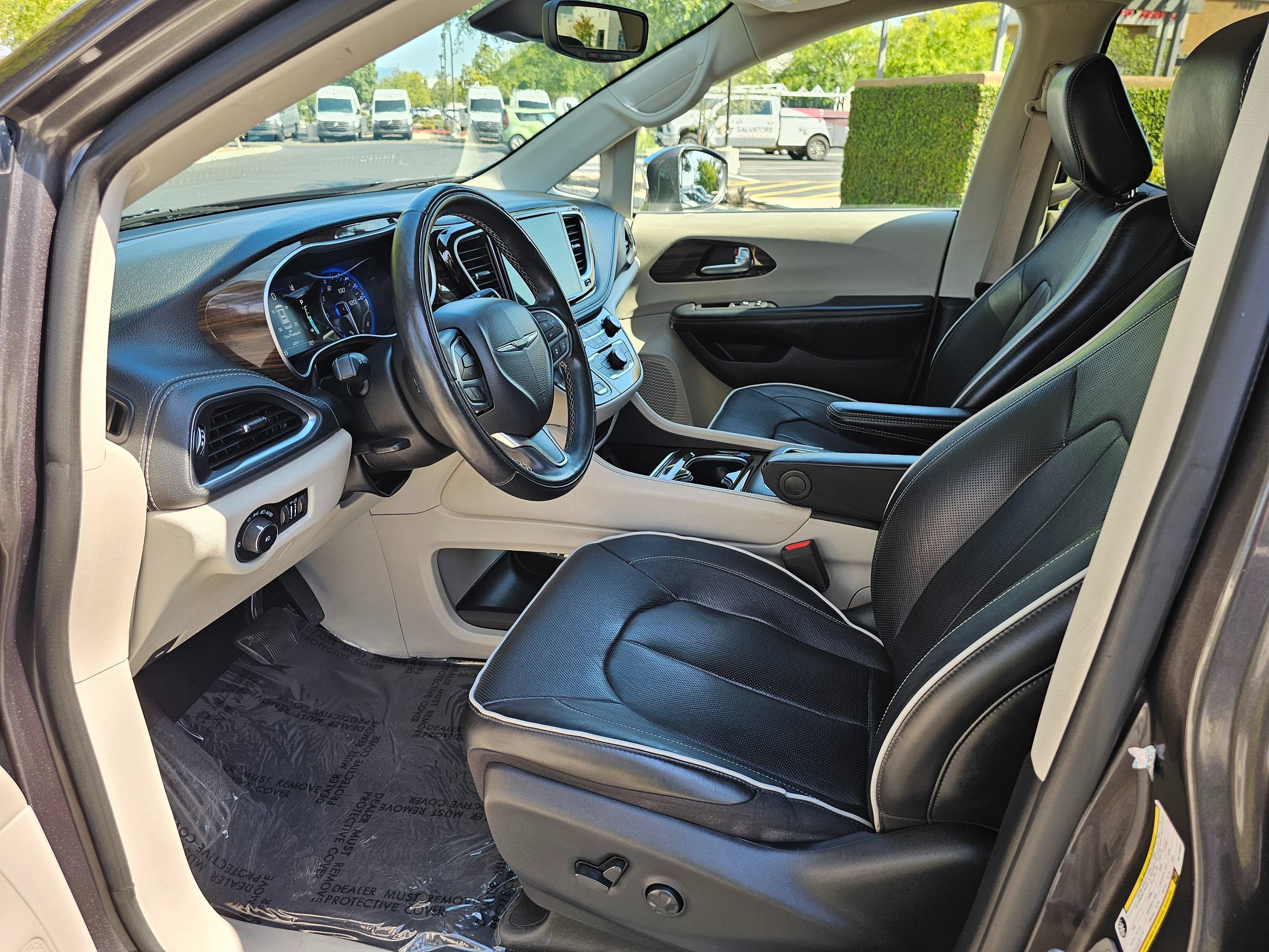 Used 2022 Chrysler Pacifica Limited FWD image 13