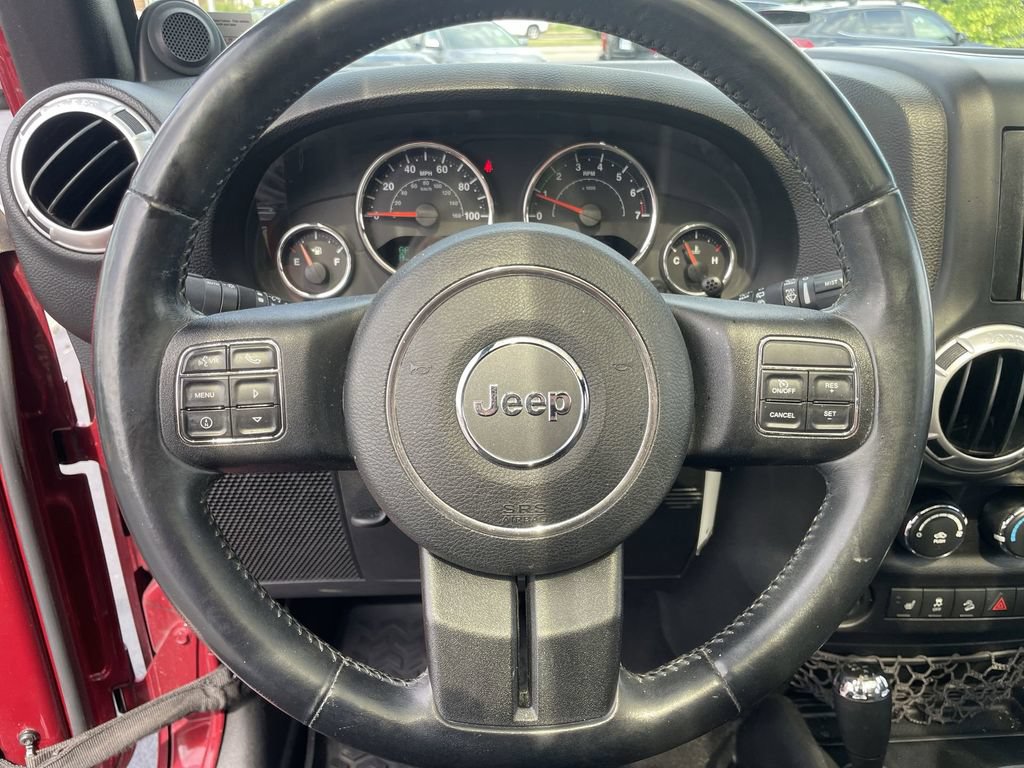 Used 2013 Jeep Wrangler Unlimited Rubicon w/ Connectivity Group AWD/4WD image 13